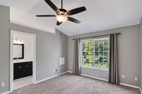 Bedroom - 5574 Regimental Pl, Cincinnati, OH 45239 photo 3 of 6