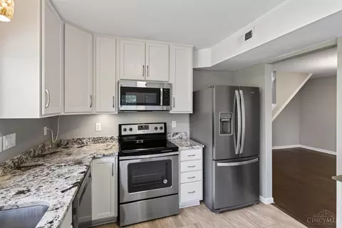 Kitchen - 5574 Regimental Pl, Cincinnati, OH 45239 photo 3 of 4