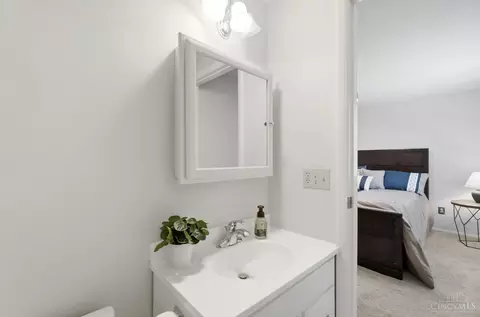 Bath - 6896 Sequoia Ct, Mason, OH 45040 photo 2 of 6