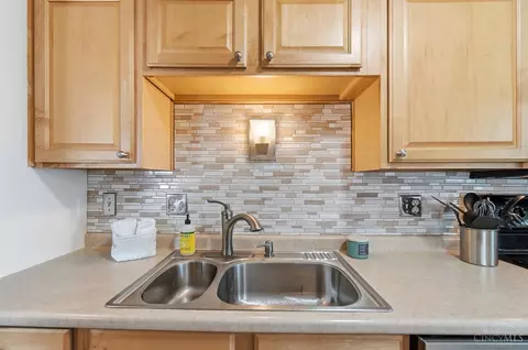 Kitchen - 6896 Sequoia Ct, Mason, OH 45040 photo 3 of 4
