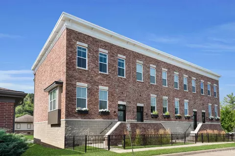 126 Broadway St, Loveland, OH 45140