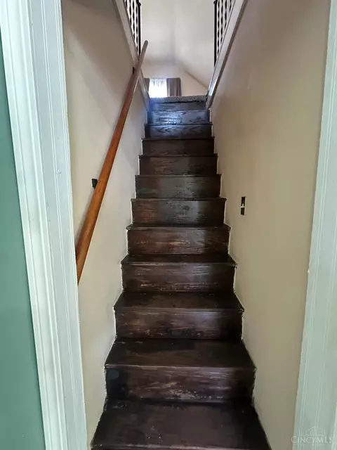Entry Way - 7565 Ross Ave, Cincinnati, OH 45237 photo 1 of 2