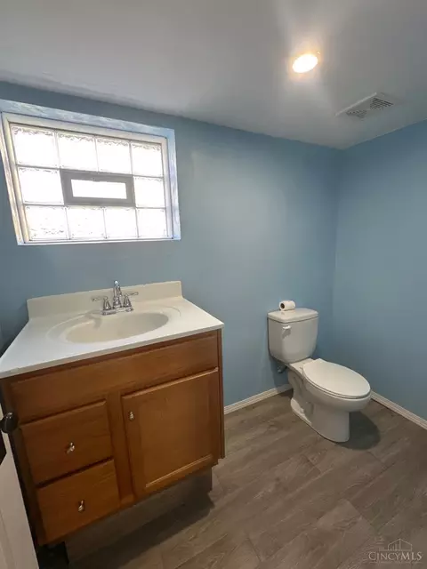 Bath - 7565 Ross Ave, Cincinnati, OH 45237 photo 4 of 4