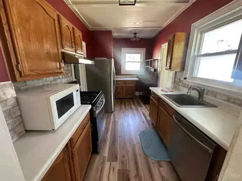 Kitchen - 7565 Ross Ave, Cincinnati, OH 45237 photo 1 of 4