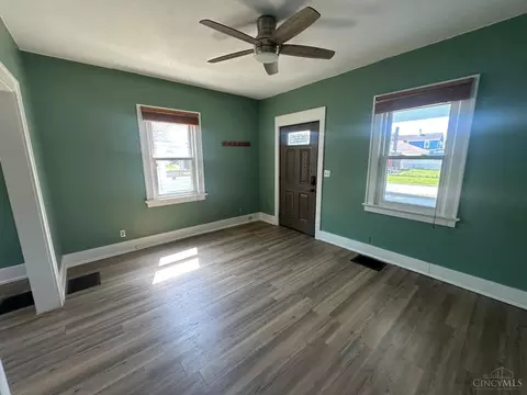 Living - 7565 Ross Ave, Cincinnati, OH 45237 photo 2 of 5