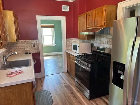 Kitchen - 7565 Ross Ave, Cincinnati, OH 45237 photo 3 of 4