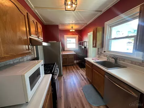Kitchen - 7565 Ross Ave, Cincinnati, OH 45237 photo 2 of 4