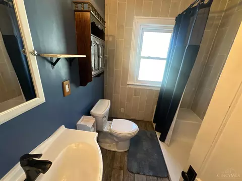 Bath - 7565 Ross Ave, Cincinnati, OH 45237 photo 1 of 4