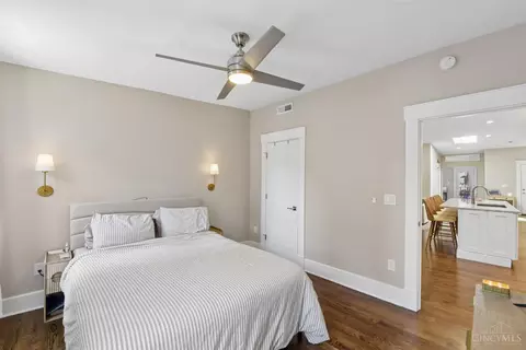 Bedroom - 817 Broadway St, Cincinnati, OH 45202 photo 2 of 3