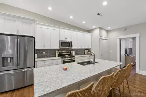 Kitchen - 817 Broadway St, Cincinnati, OH 45202 photo 2 of 4