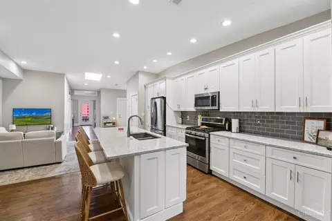 Kitchen - 817 Broadway St, Cincinnati, OH 45202 photo 4 of 4