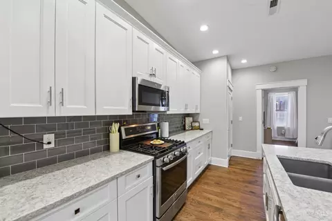 Kitchen - 817 Broadway St, Cincinnati, OH 45202 photo 3 of 4