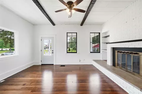 Living - 529 Broadway St, Harrison, OH 45030 photo 2 of 5