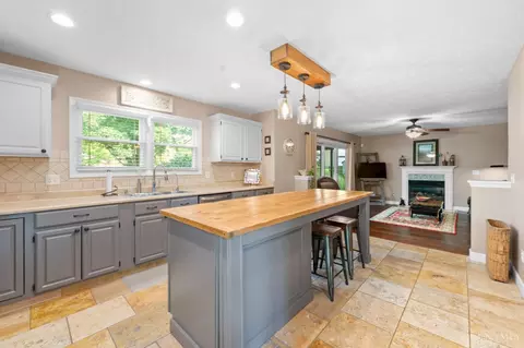 Kitchen - 25 Cascade Ct, Springboro, OH 45066 photo 4 of 4