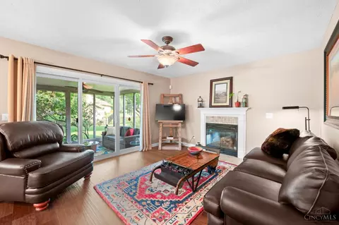 Living - 25 Cascade Ct, Springboro, OH 45066 photo 1 of 3