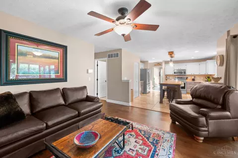 Living - 25 Cascade Ct, Springboro, OH 45066 photo 3 of 3