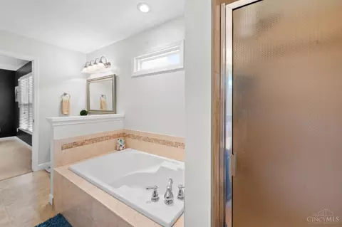 Bath - 25 Cascade Ct, Springboro, OH 45066 photo 3 of 4