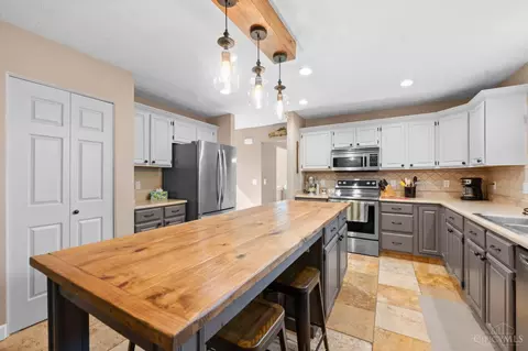 Kitchen - 25 Cascade Ct, Springboro, OH 45066 photo 3 of 4