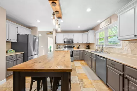 Kitchen - 25 Cascade Ct, Springboro, OH 45066 photo 2 of 4