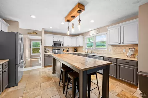 Kitchen - 25 Cascade Ct, Springboro, OH 45066 photo 1 of 4