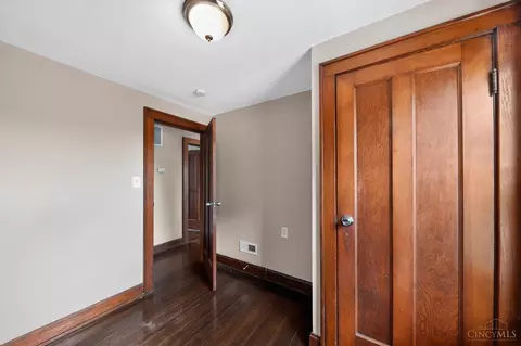 Entry Way - 4860 Prosperity Pl, Cincinnati, OH 45238 photo 1 of 2
