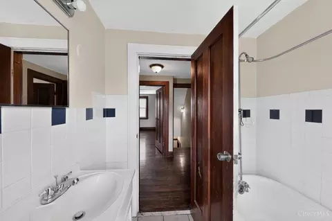 Bath - 4860 Prosperity Pl, Cincinnati, OH 45238 photo 1 of 3