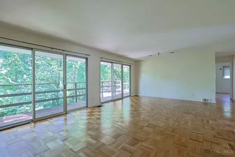 Living - 7280 Georgetown Ct, Cincinnati, OH 45224 photo 3 of 6