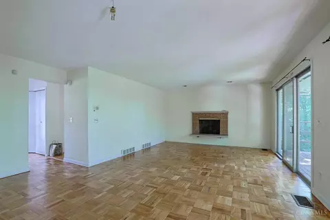 Living - 7280 Georgetown Ct, Cincinnati, OH 45224 photo 2 of 6