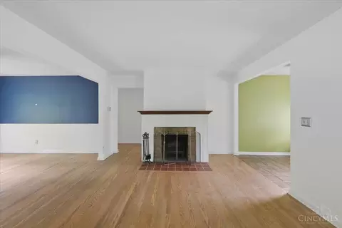 Living - 5246 Shepherd Rd, Cincinnati, OH 45223 photo 4 of 4
