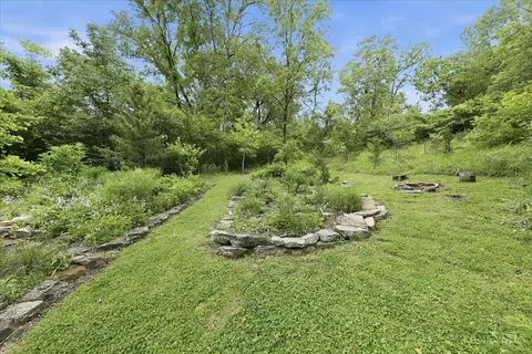 Exterior - 5246 Shepherd Rd, Cincinnati, OH 45223 photo 7 of 11