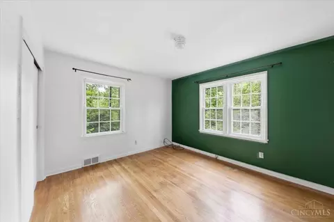 Bedroom - 5246 Shepherd Rd, Cincinnati, OH 45223 photo 1 of 4