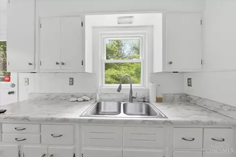 Kitchen - 5246 Shepherd Rd, Cincinnati, OH 45223 photo 2 of 3