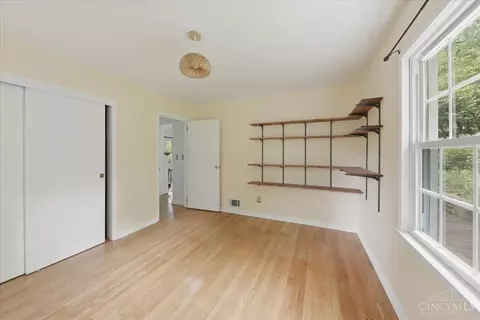 Bedroom - 5246 Shepherd Rd, Cincinnati, OH 45223 photo 3 of 4