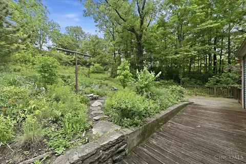 Exterior - 5246 Shepherd Rd, Cincinnati, OH 45223 photo 9 of 11
