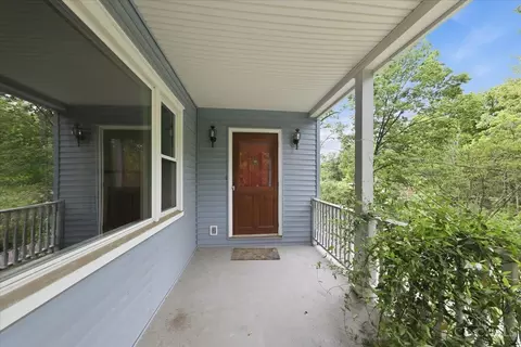 Exterior - 5246 Shepherd Rd, Cincinnati, OH 45223 photo 2 of 11