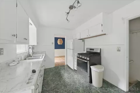 Kitchen - 5246 Shepherd Rd, Cincinnati, OH 45223 photo 1 of 3