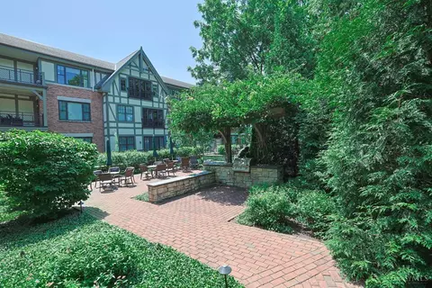 Exterior - 3901 West St, Mariemont, OH 45227 photo 3 of 4