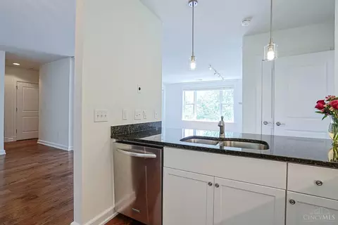 Kitchen - 3901 West St, Mariemont, OH 45227 photo 3 of 4