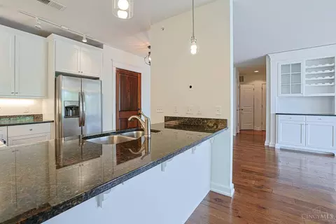 Kitchen - 3901 West St, Mariemont, OH 45227 photo 4 of 4