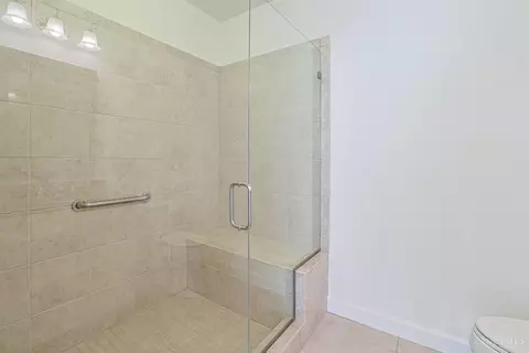 Bath - 3901 West St, Mariemont, OH 45227 photo 2 of 4