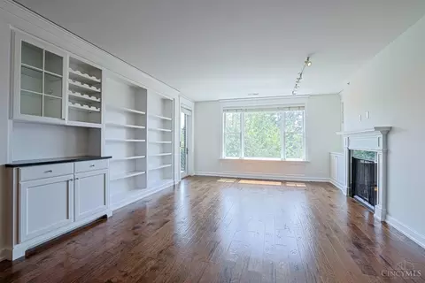Living - 3901 West St, Mariemont, OH 45227 photo 3 of 8