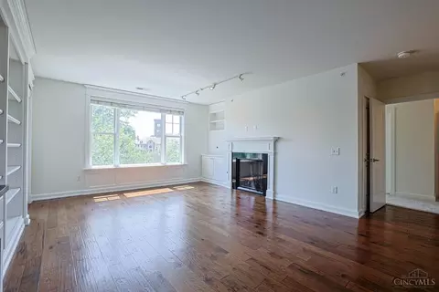 Living - 3901 West St, Mariemont, OH 45227 photo 4 of 8