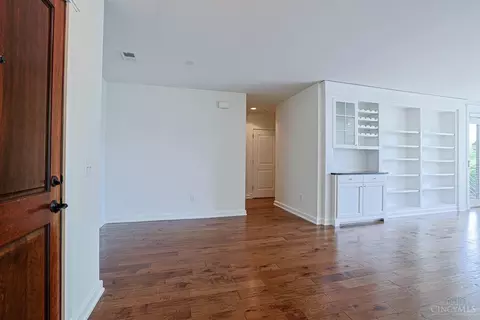 Living - 3901 West St, Mariemont, OH 45227 photo 2 of 8