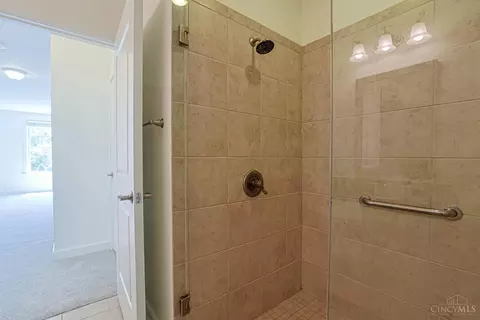 Bath - 3901 West St, Mariemont, OH 45227 photo 3 of 4