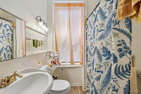 Bath - 1875 Knox St, Cincinnati, OH 45214 photo 1 of 2
