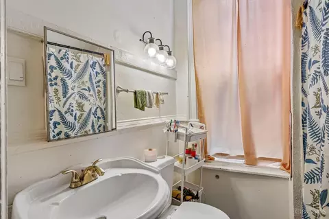 Bath - 1875 Knox St, Cincinnati, OH 45214 photo 2 of 2