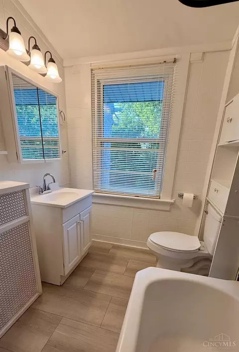 Bath - 1730 Kinney Ave, Mount Healthy, OH 45231 photo 2 of 4
