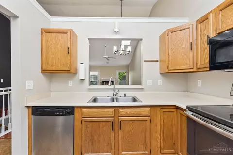 Kitchen - 5477 Hanover Cir, Cincinnati, OH 45230 photo 3 of 3