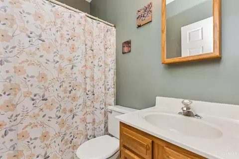 Bath - 5477 Hanover Cir, Cincinnati, OH 45230 photo 2 of 3