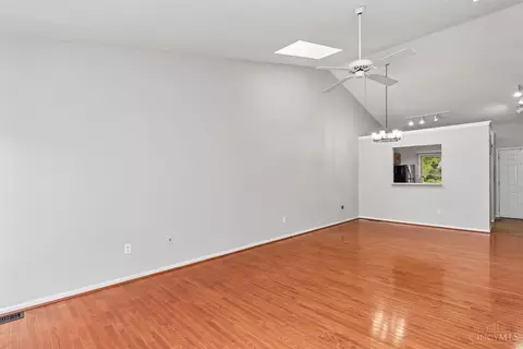 Living - 5477 Hanover Cir, Cincinnati, OH 45230 photo 4 of 8